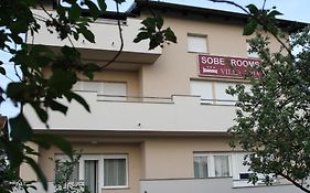 Rooms Villa Aria  3*